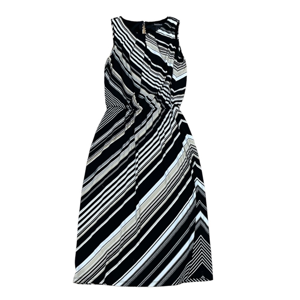 Stunning White House Black Market Dress